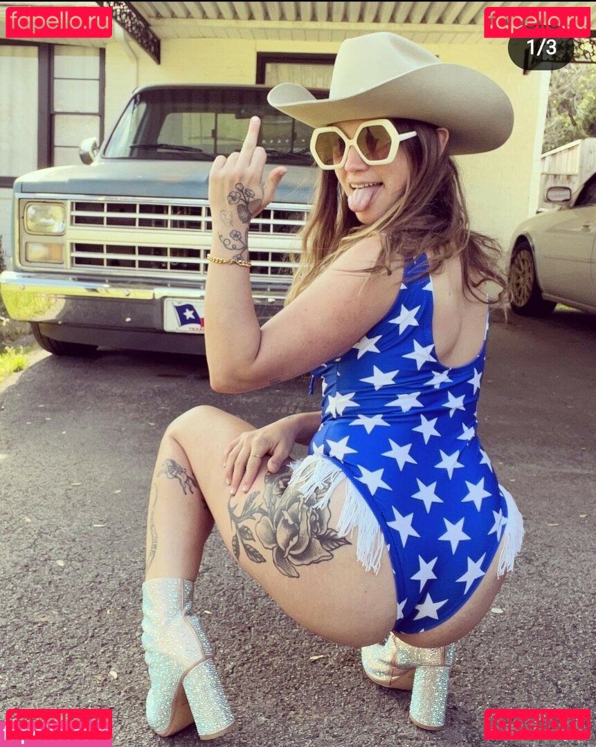 Sierra Ferrell / kcmunchkin / sierraelizabethferrell Onlyfans Photo Gallery 