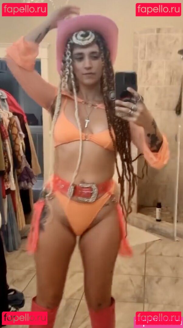 Sierra Ferrell / kcmunchkin / sierraelizabethferrell Onlyfans Photo Gallery 