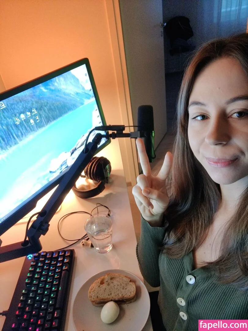 actuallyalisa Onlyfans Photo Gallery 