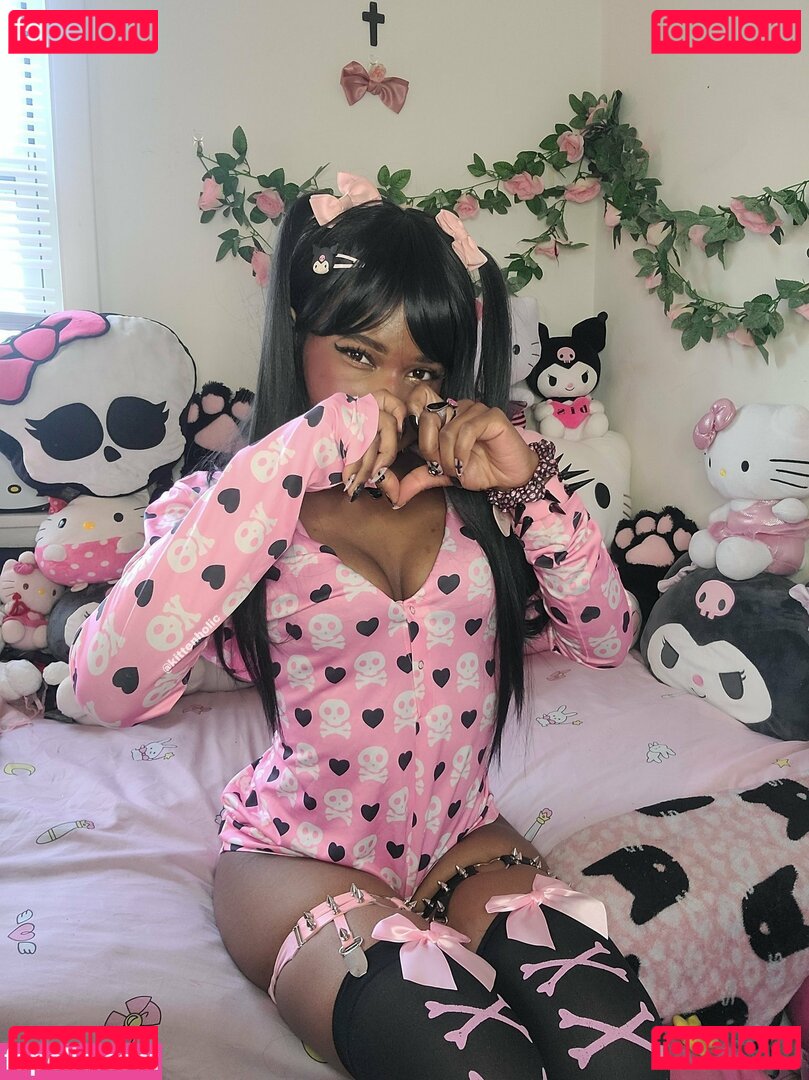 Lilrawrs / urkittyz Onlyfans Photo Gallery 