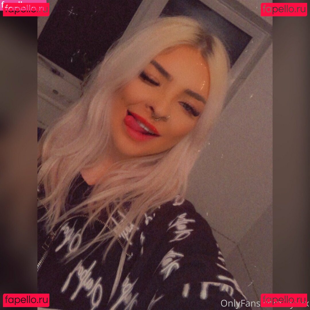 k.y.x.x.x / kyxxx Onlyfans Photo Gallery 