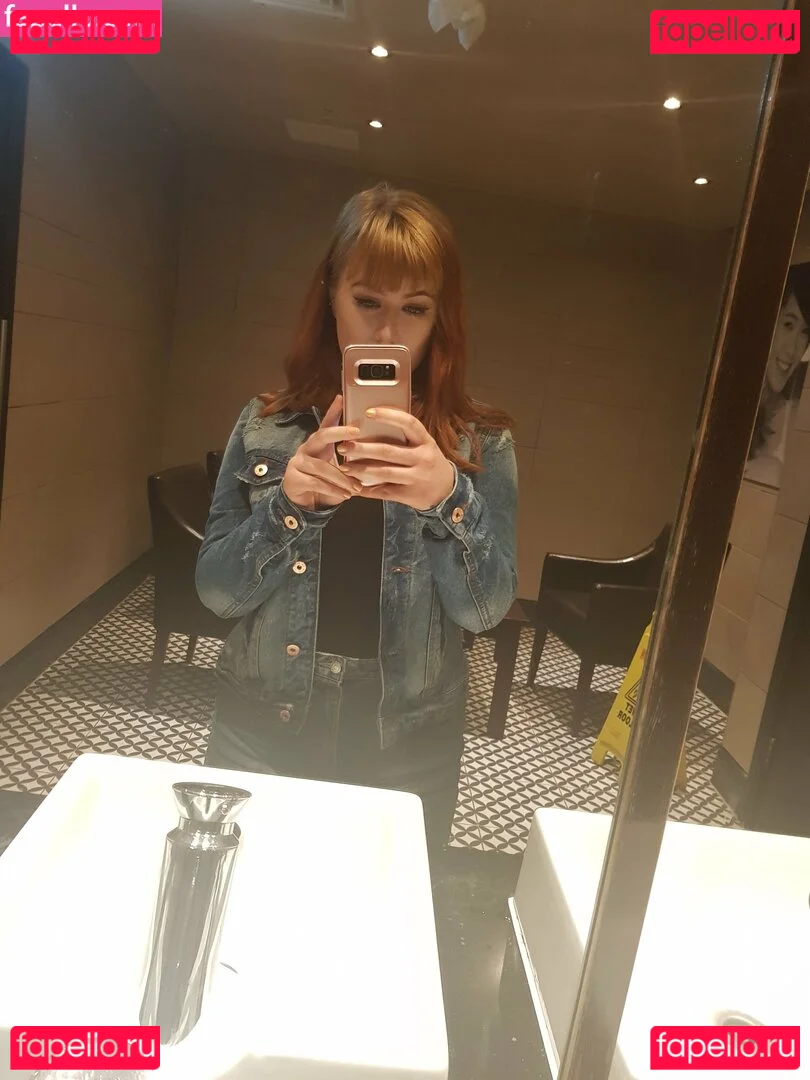 maebry Onlyfans Photo Gallery 