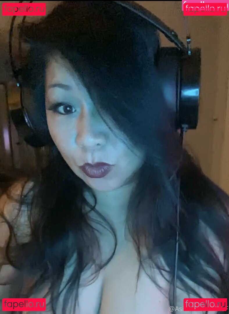 asiangamermilf Onlyfans Photo Gallery 