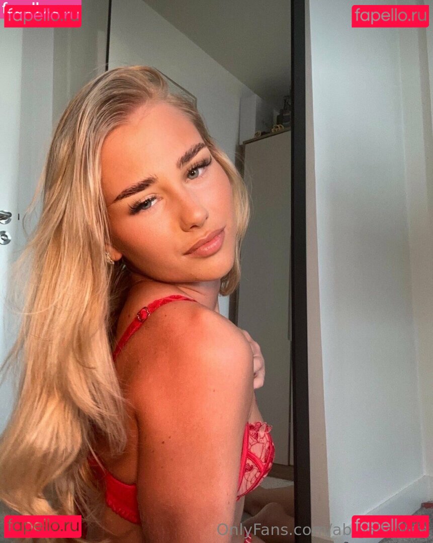 abigail_elise_smith / abigailsmith Onlyfans Photo Gallery 