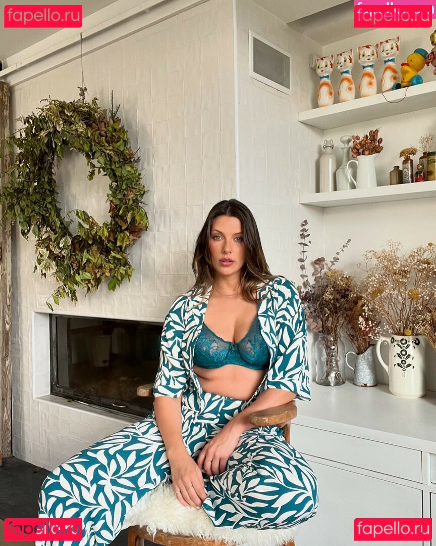 Camille Cerf / camillecerf Onlyfans Photo Gallery 