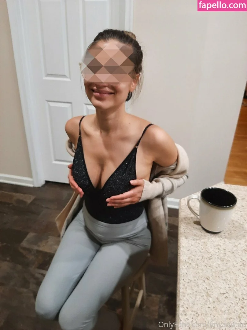 Tiny And Tan Onlyfans Photo Gallery 