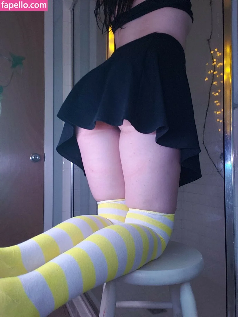 Maebeetles Onlyfans Photo Gallery 