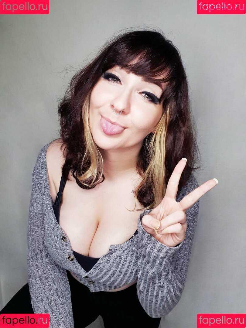 wzuia Onlyfans Photo Gallery 