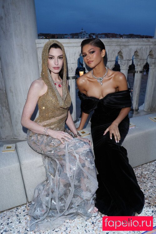 Anne Hathaway Onlyfans Photo Gallery 