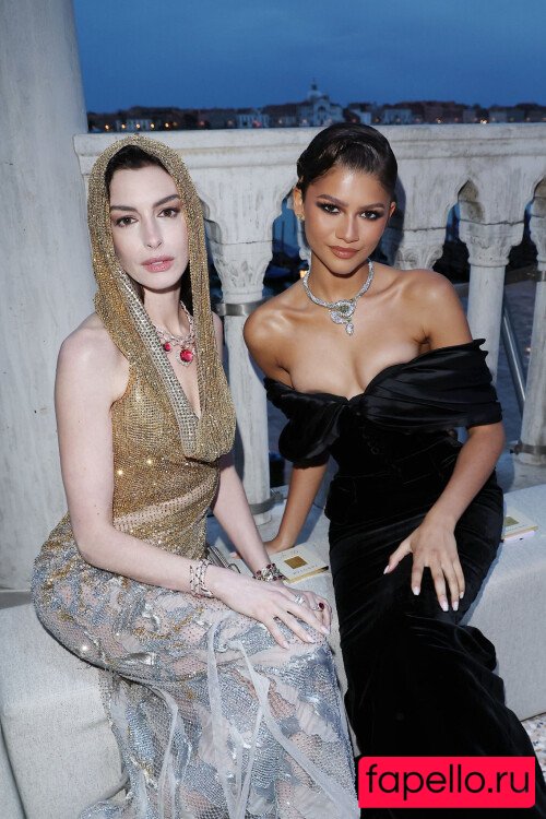 Anne Hathaway Onlyfans Photo Gallery 