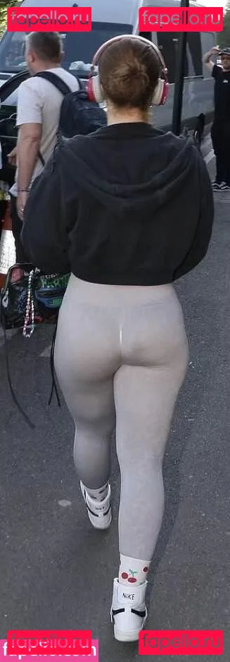 Maisie Smith Onlyfans Photo Gallery 