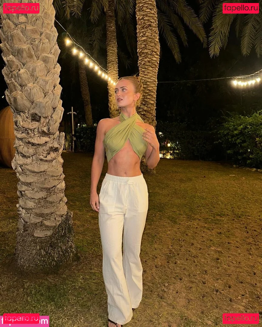 Maisie Smith Onlyfans Photo Gallery 