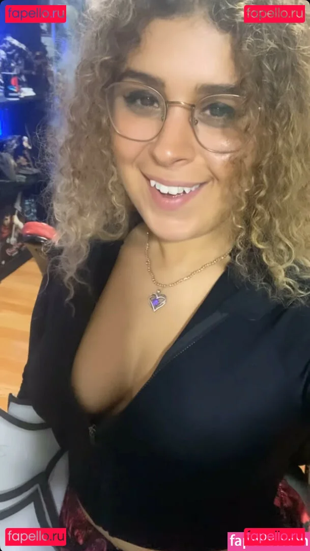 JustYeliz Onlyfans Photo Gallery 