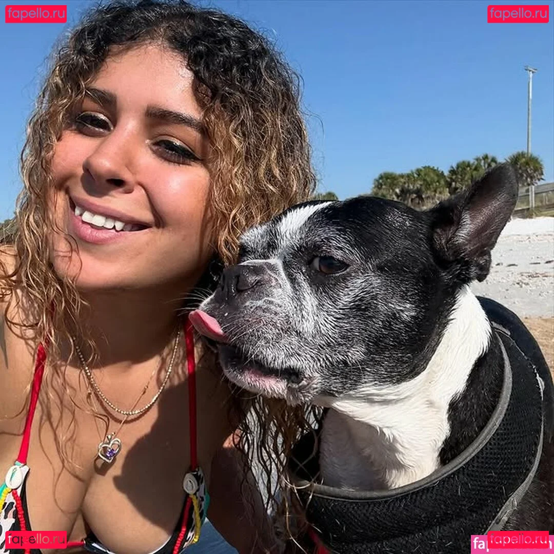 JustYeliz Onlyfans Photo Gallery 