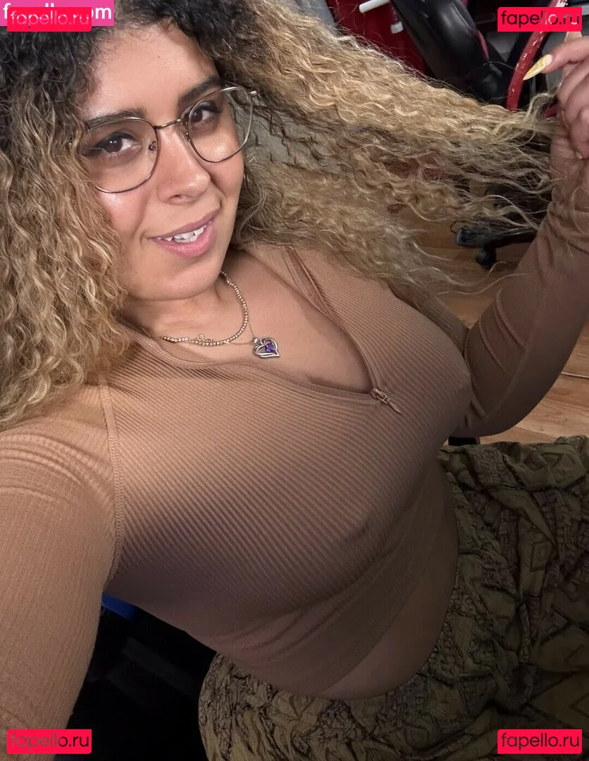 JustYeliz Onlyfans Photo Gallery 