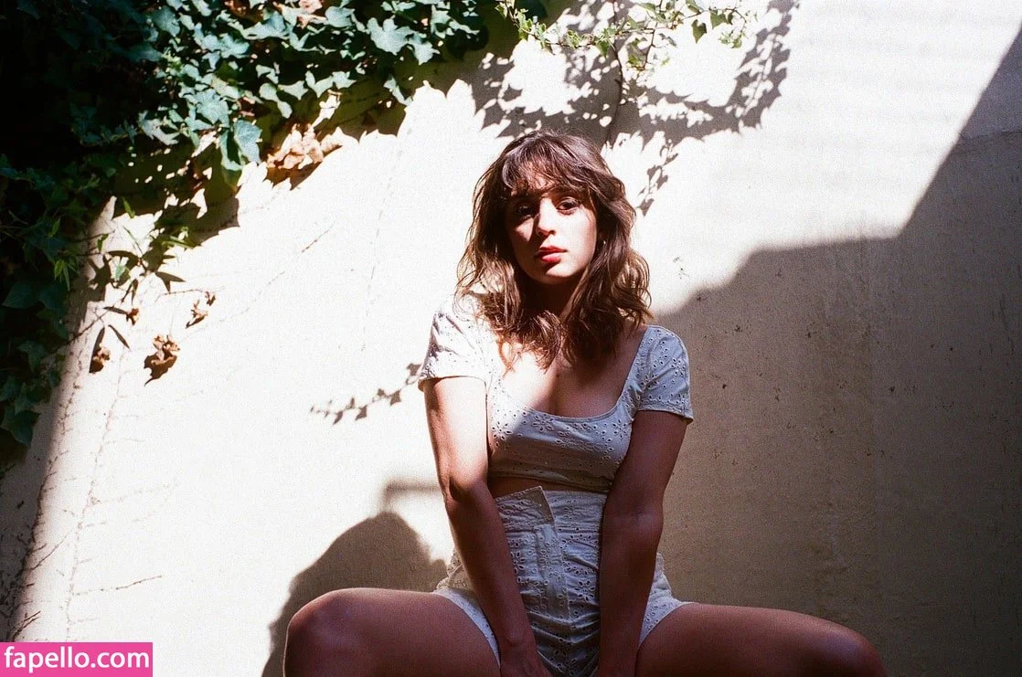 Lucie Bourdeu Onlyfans Photo Gallery 