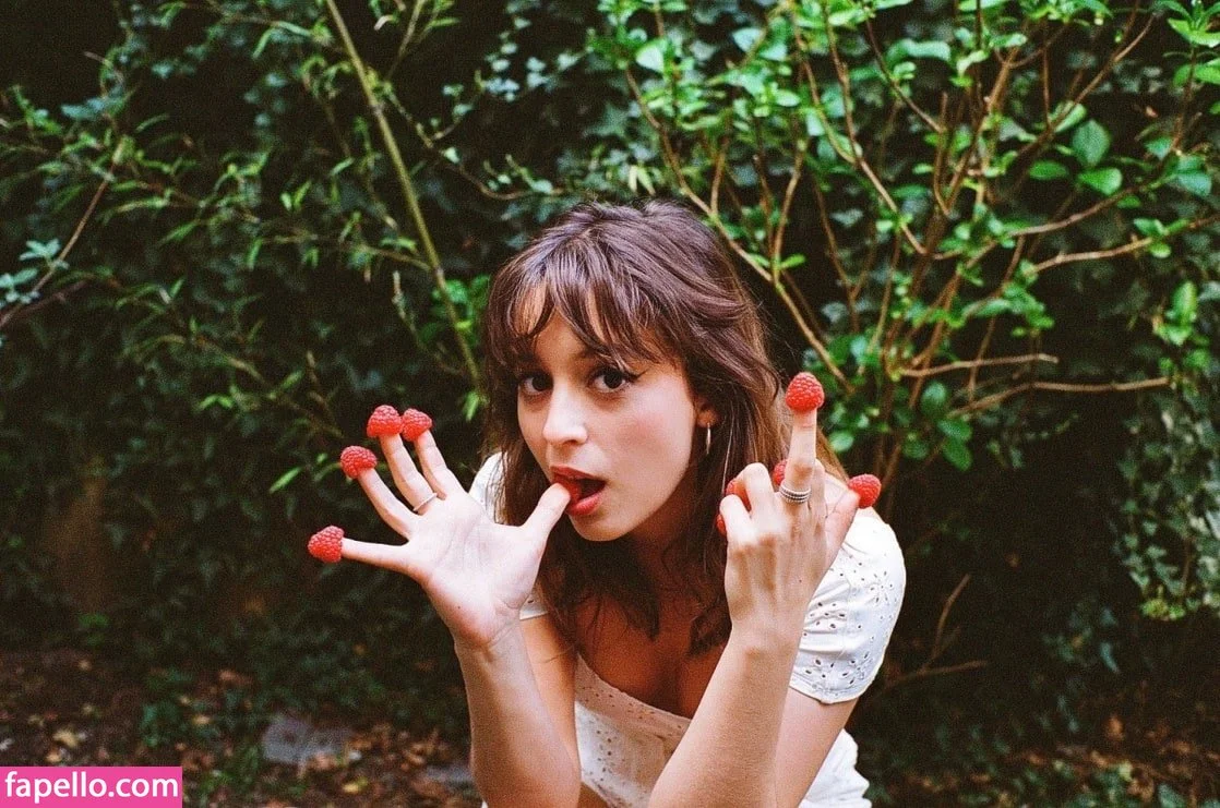 Lucie Bourdeu Onlyfans Photo Gallery 