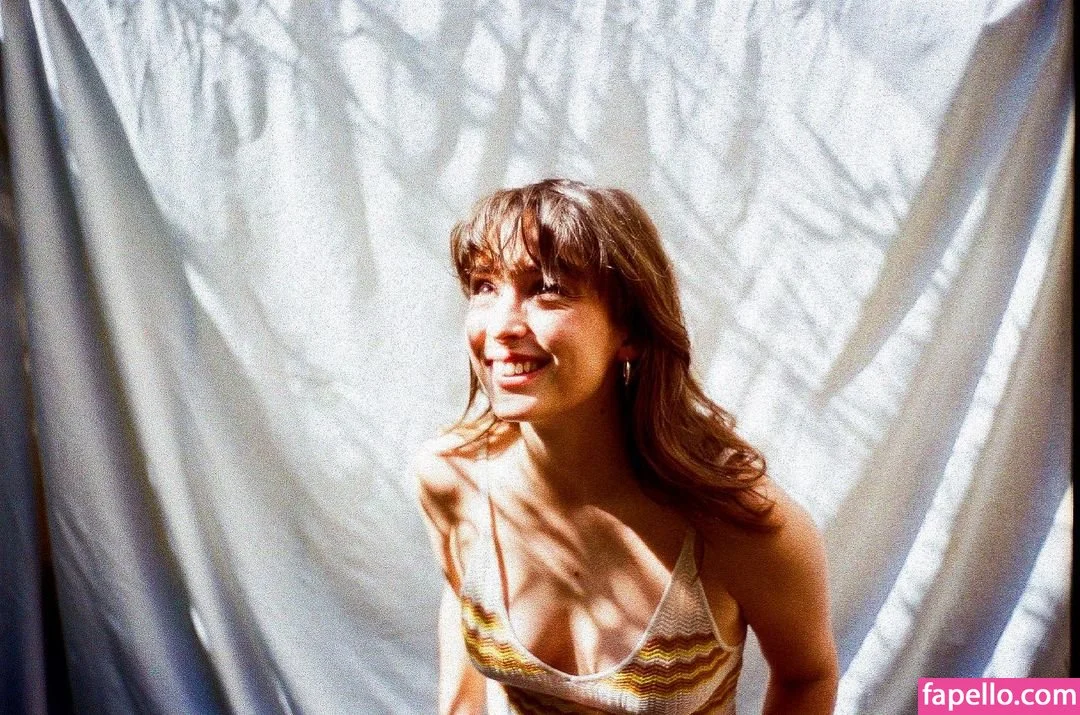 Lucie Bourdeu Onlyfans Photo Gallery 