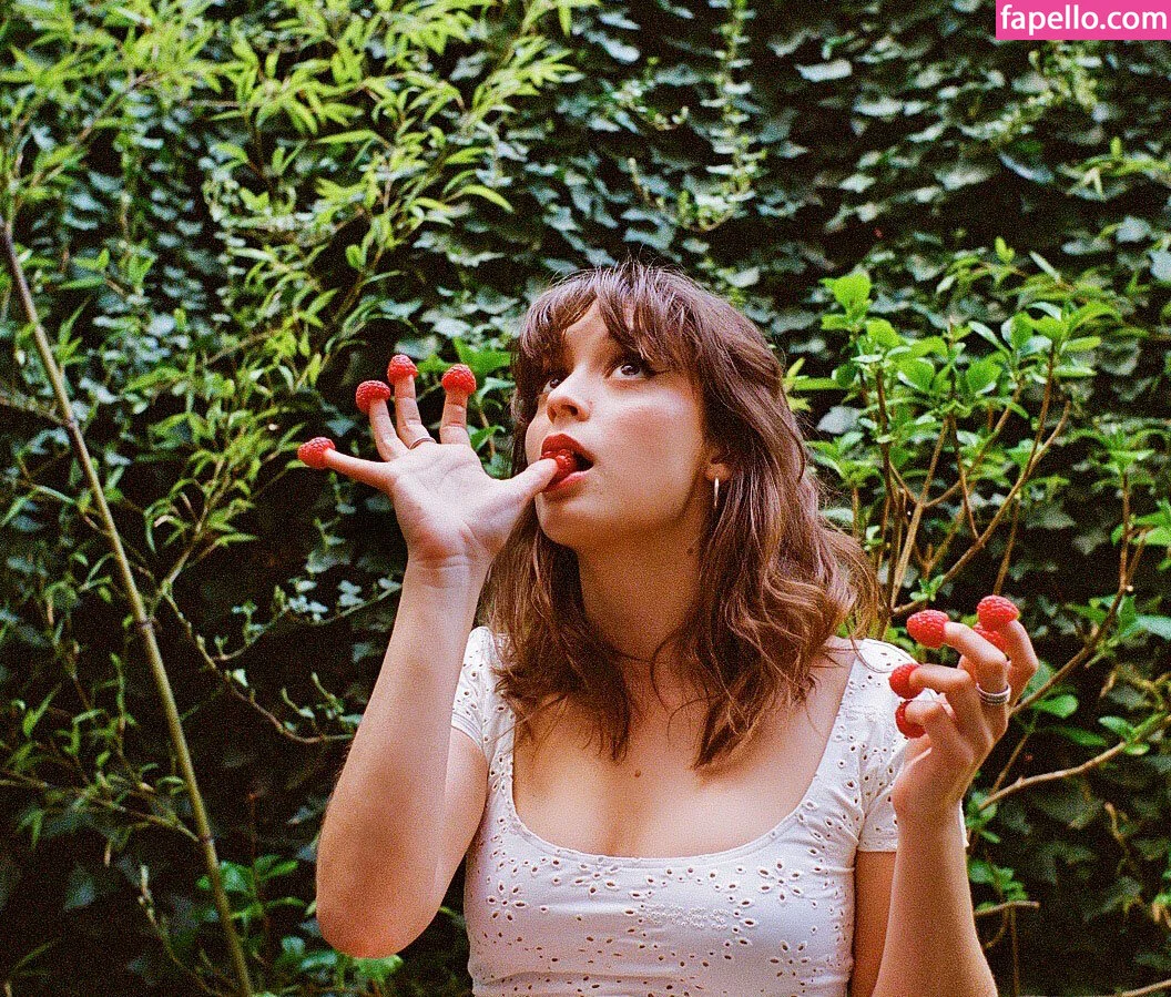 Lucie Bourdeu Onlyfans Photo Gallery 