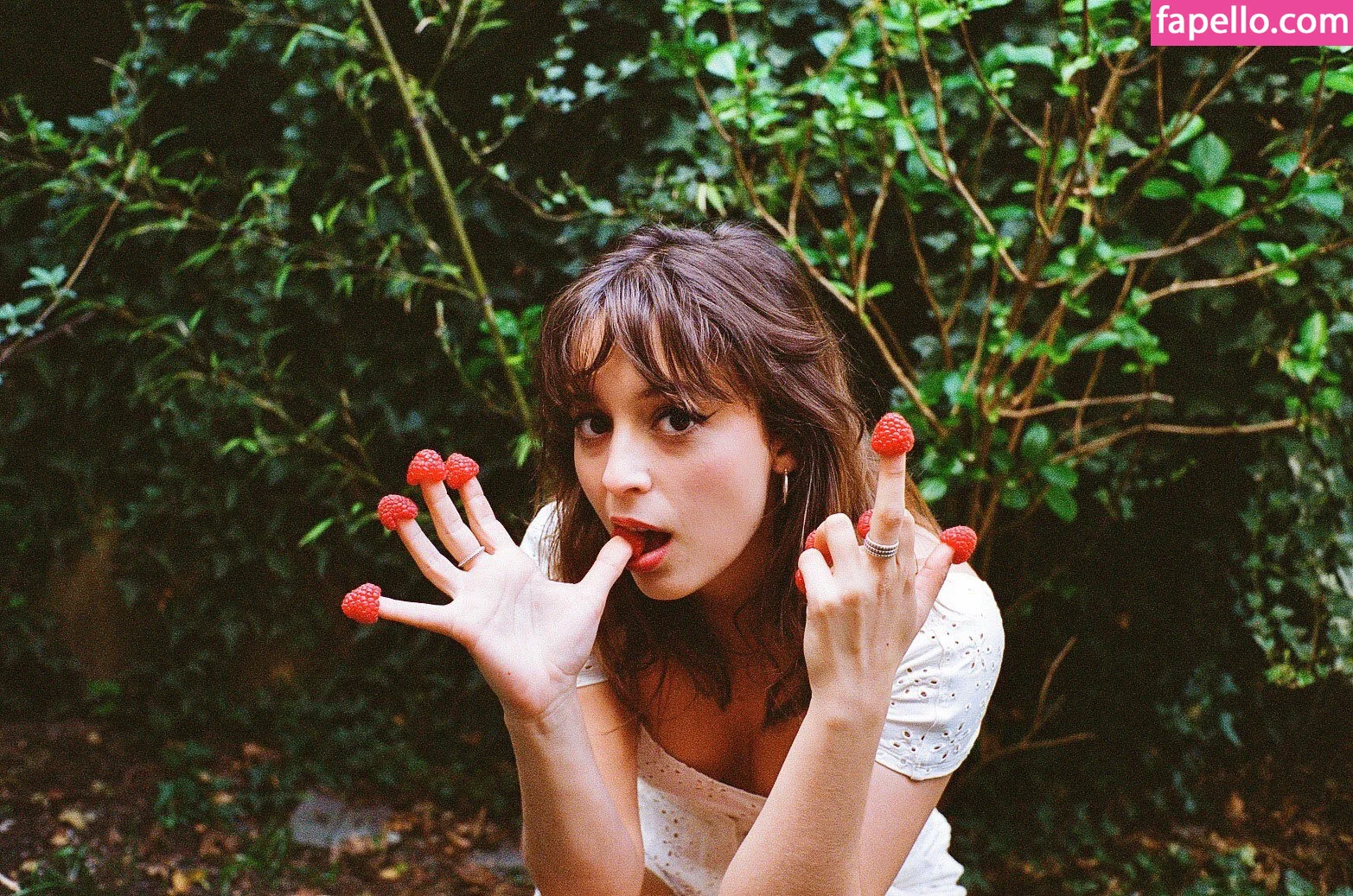 Lucie Bourdeu Onlyfans Photo Gallery 