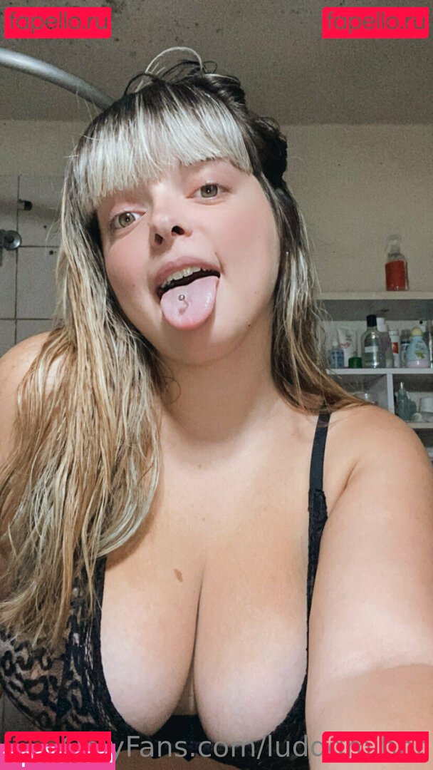 luddmihot / luv_um_om Onlyfans Photo Gallery 