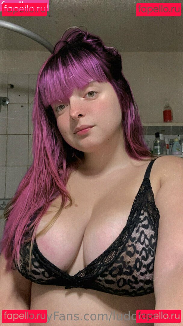 luddmihot / luv_um_om Onlyfans Photo Gallery 