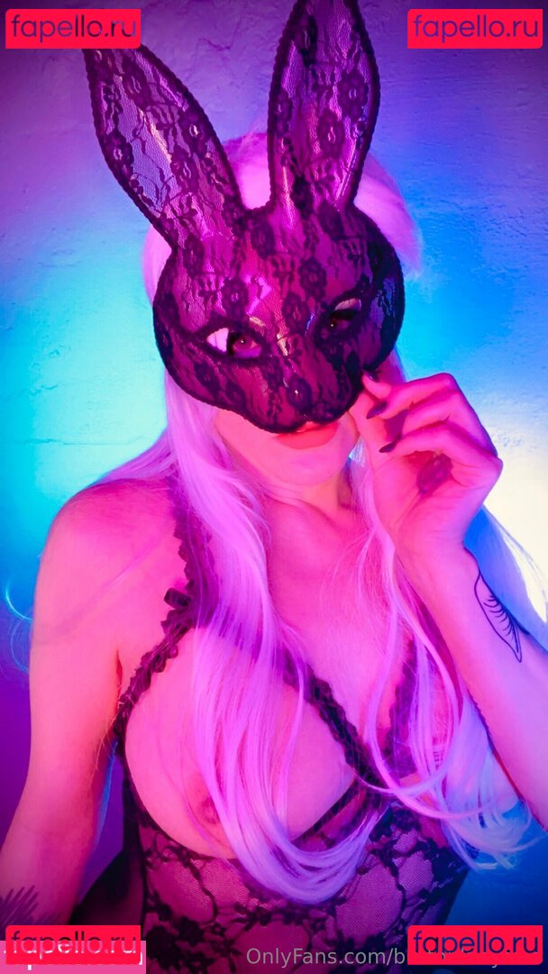 buttonladyafterdark / buttonladyfree Onlyfans Photo Gallery 