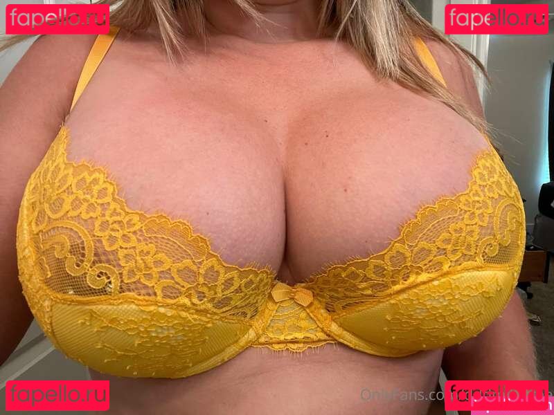 32dddmilf_free / dddmilf_free Onlyfans Photo Gallery 
