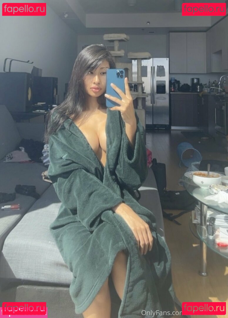 Kimmy Kums / Kimthebustyasian / kim.kums Onlyfans Photo Gallery 