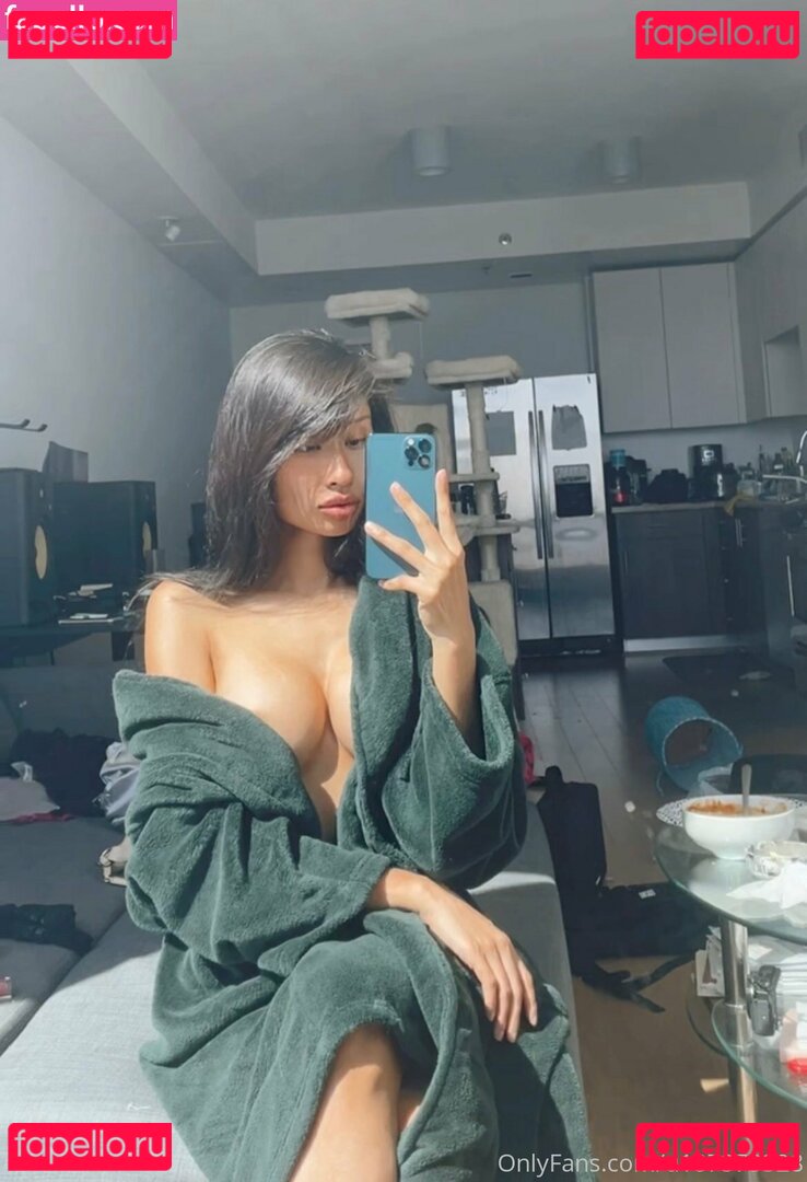 Kimmy Kums / Kimthebustyasian / kim.kums Onlyfans Photo Gallery 