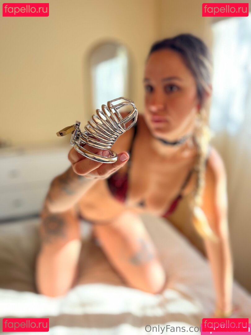 iris.teicu / petcuiris Onlyfans Photo Gallery 