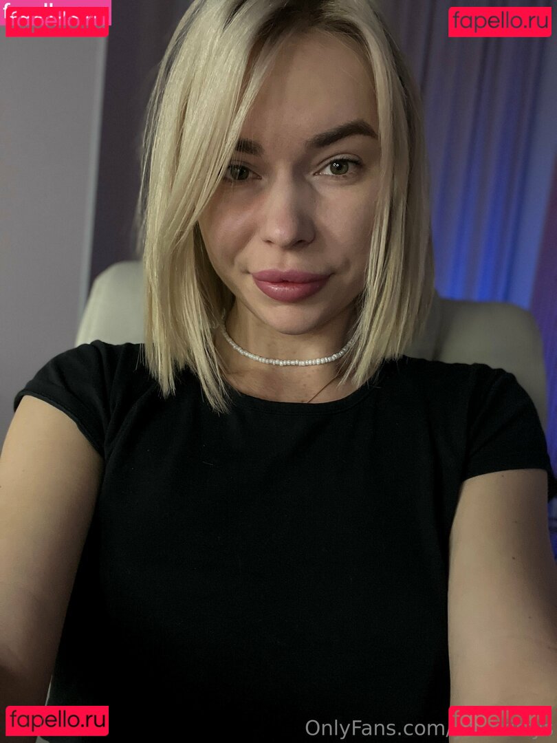 nicole.your.kitty / yourkittys Onlyfans Photo Gallery 