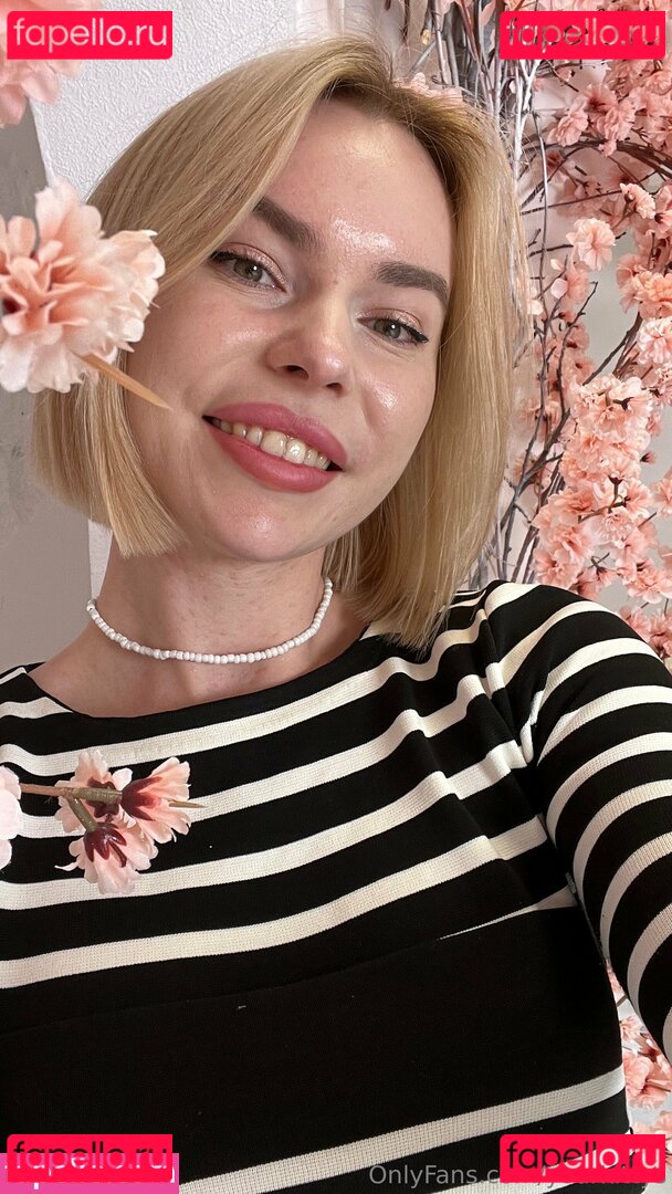 nicole.your.kitty / yourkittys Onlyfans Photo Gallery 