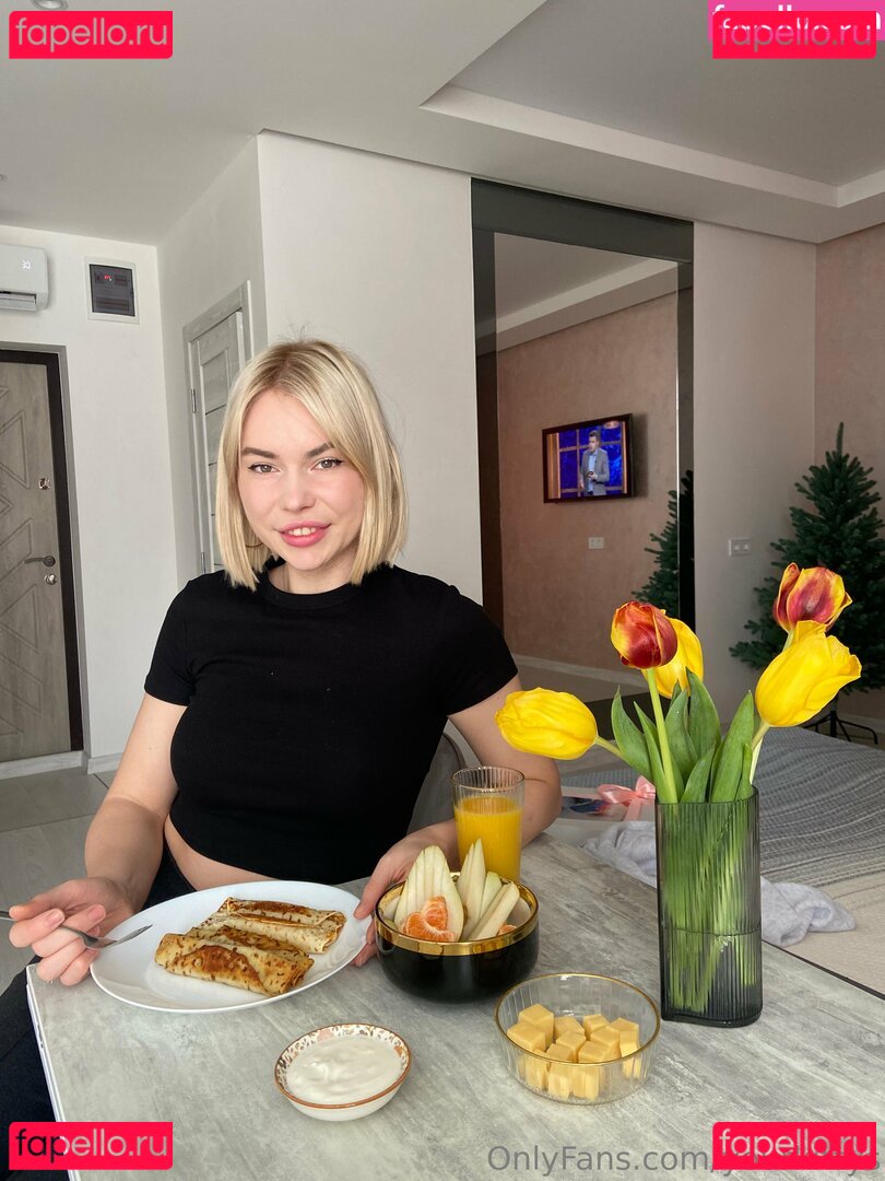 nicole.your.kitty / yourkittys Onlyfans Photo Gallery 