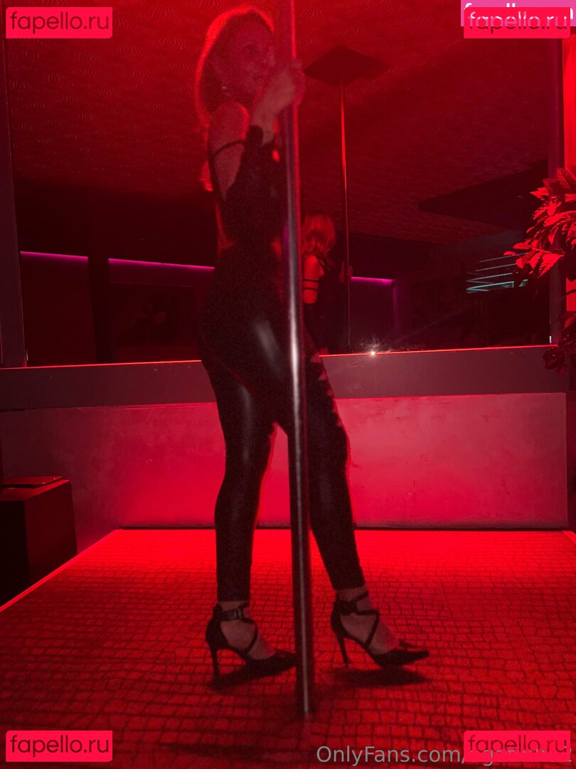 agatinha2 / nin.agatinha2 Onlyfans Photo Gallery 