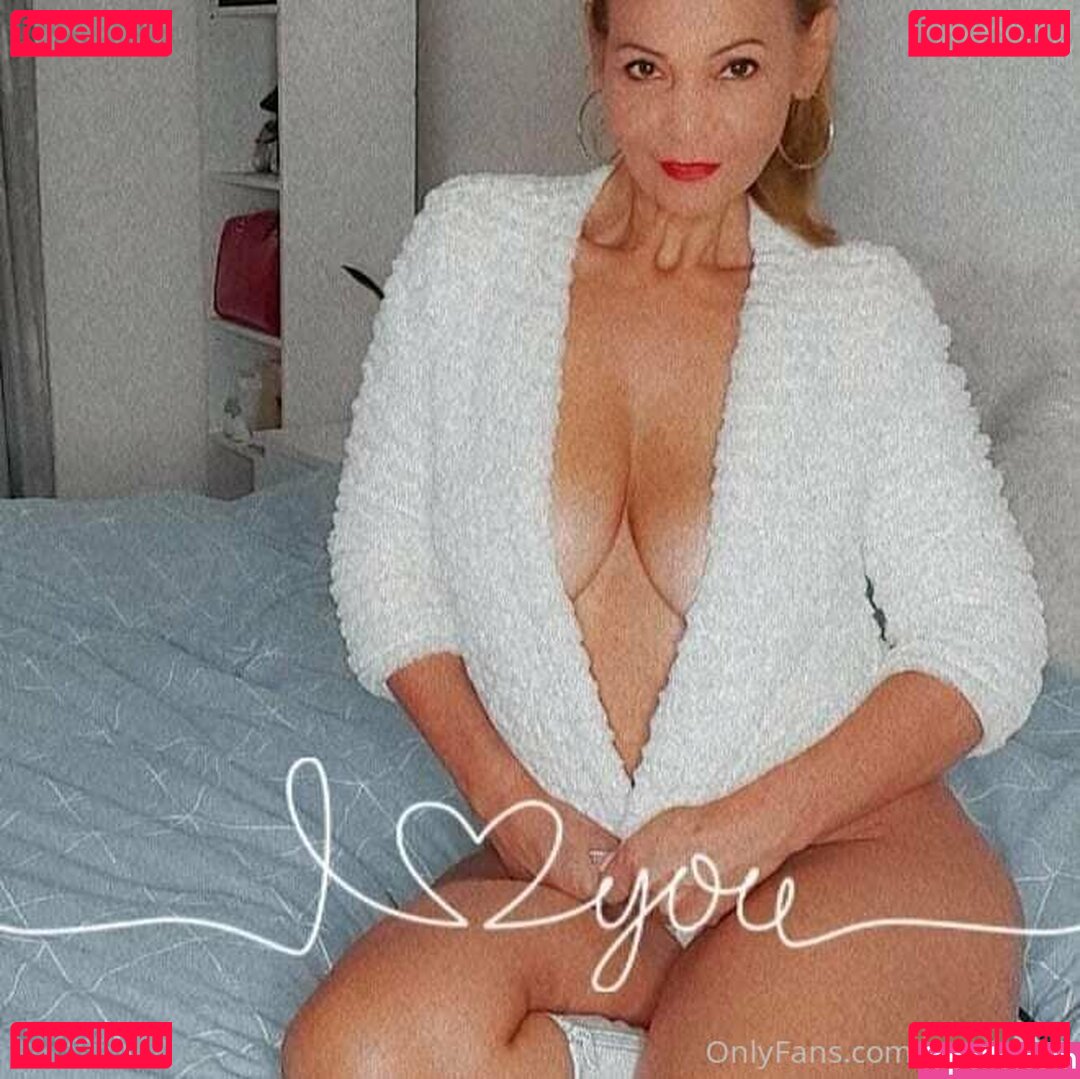 agatinha2 / nin.agatinha2 Onlyfans Photo Gallery 