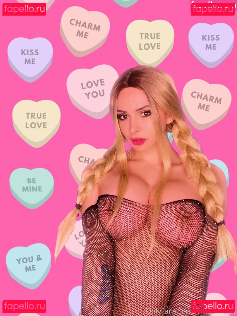 avianaviolet / avianaviolettt Onlyfans Photo Gallery 