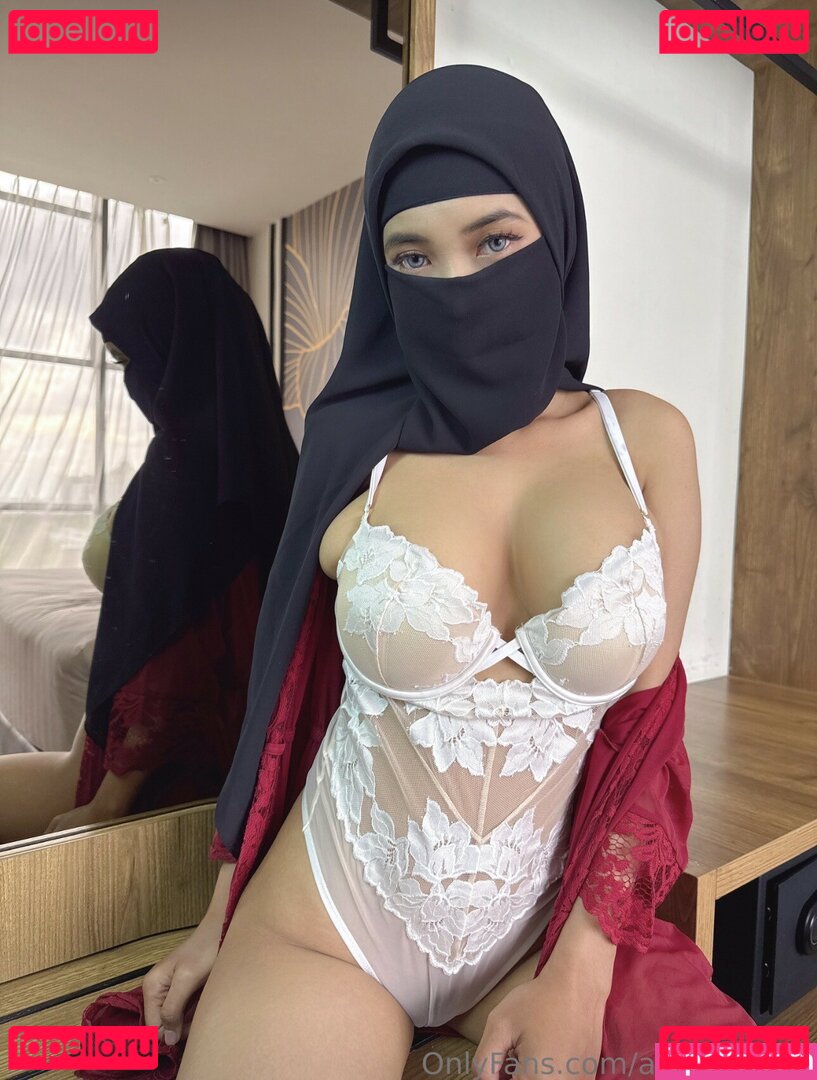 azaleahijabi Onlyfans Photo Gallery 