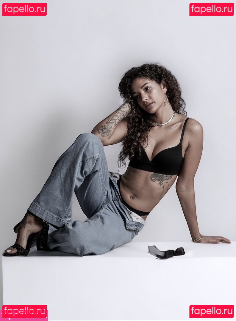 Yara Issy / issy_yy / yaraisabella._ Onlyfans Photo Gallery 