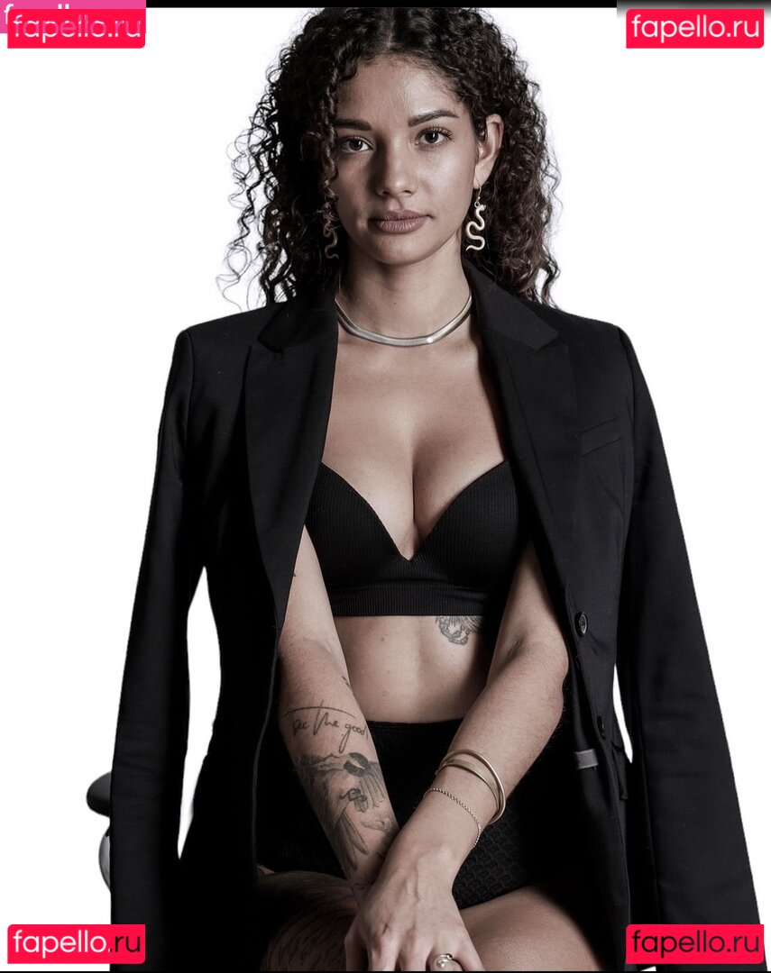 Yara Issy / issy_yy / yaraisabella._ Onlyfans Photo Gallery 