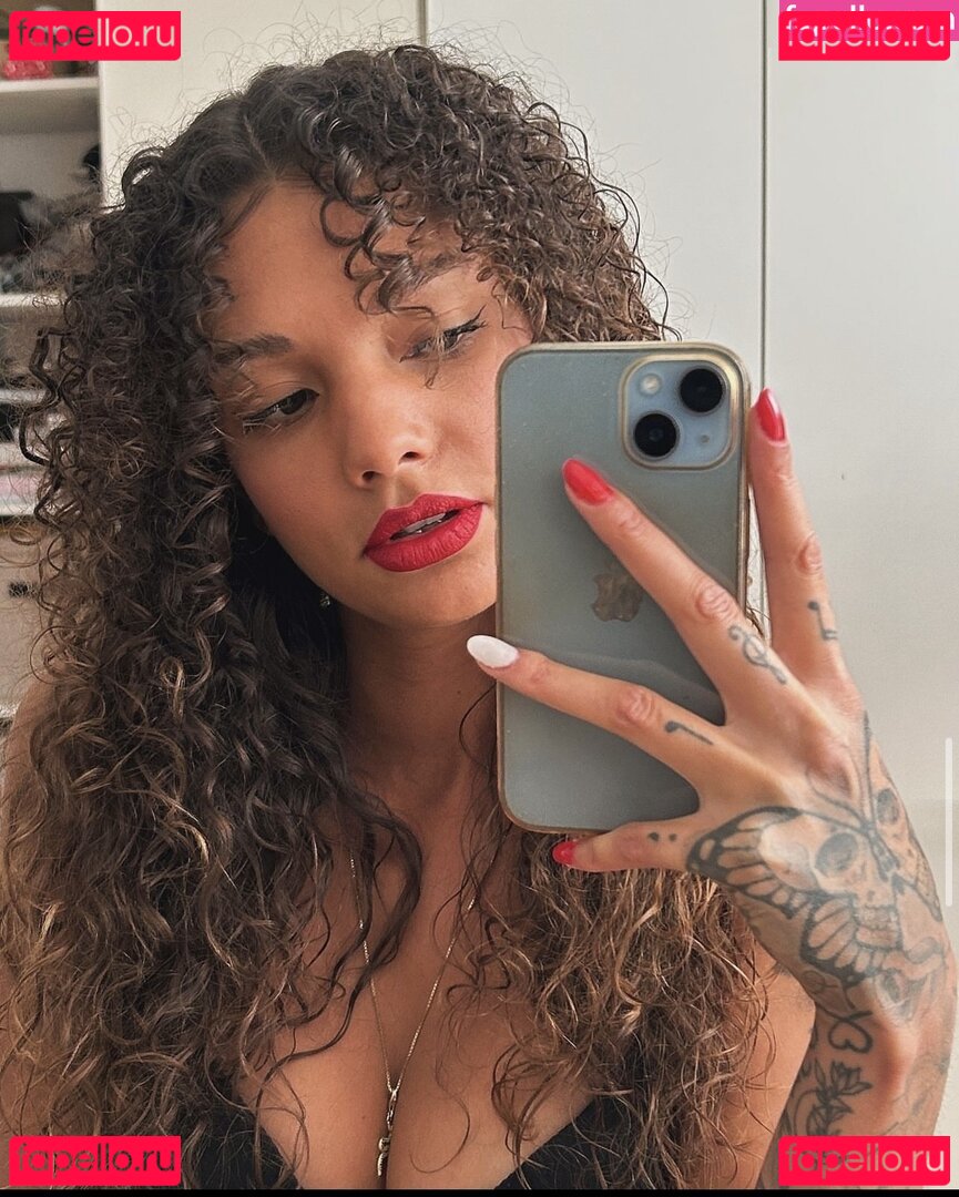 Yara Issy / issy_yy / yaraisabella._ Onlyfans Photo Gallery 