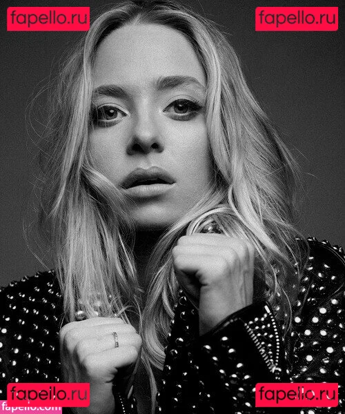 Portia Doubleday Onlyfans Photo Gallery 