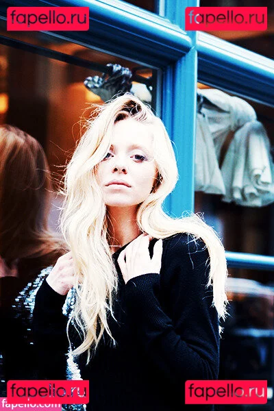 Portia Doubleday Onlyfans Photo Gallery 