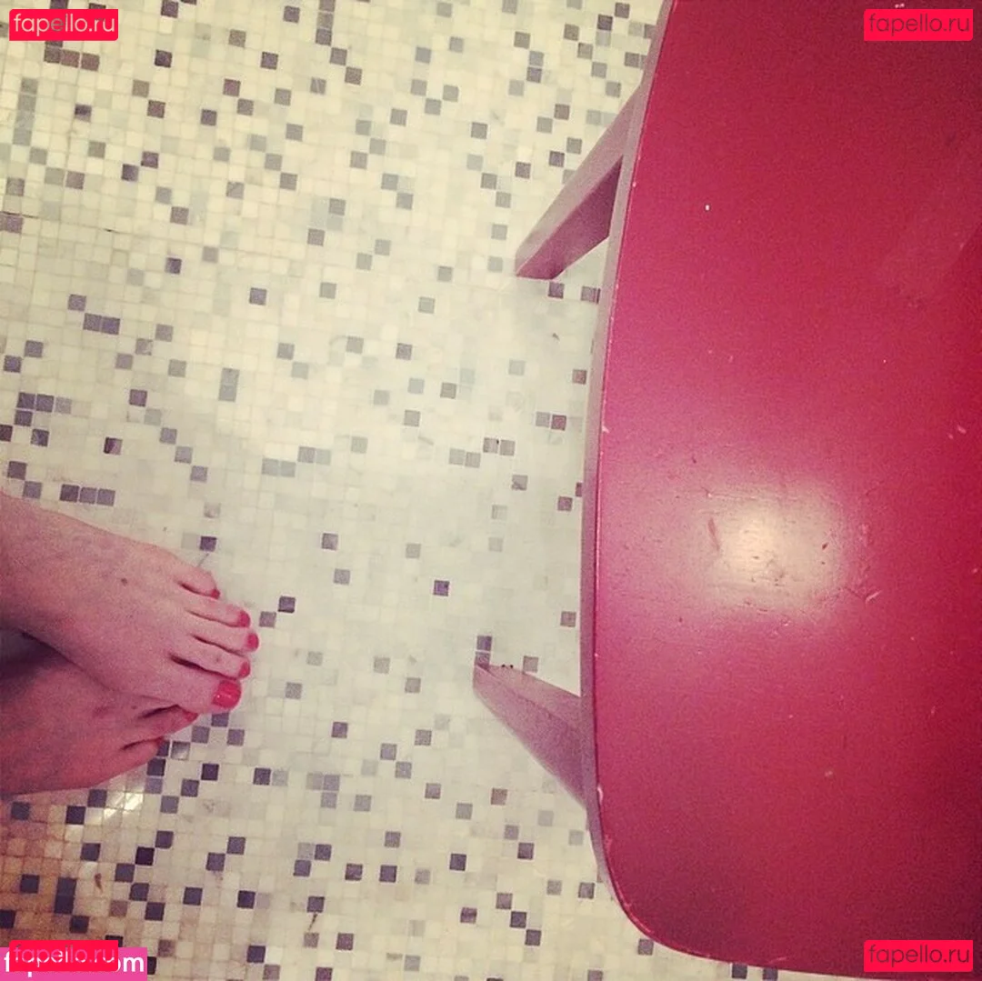 Portia Doubleday Onlyfans Photo Gallery 