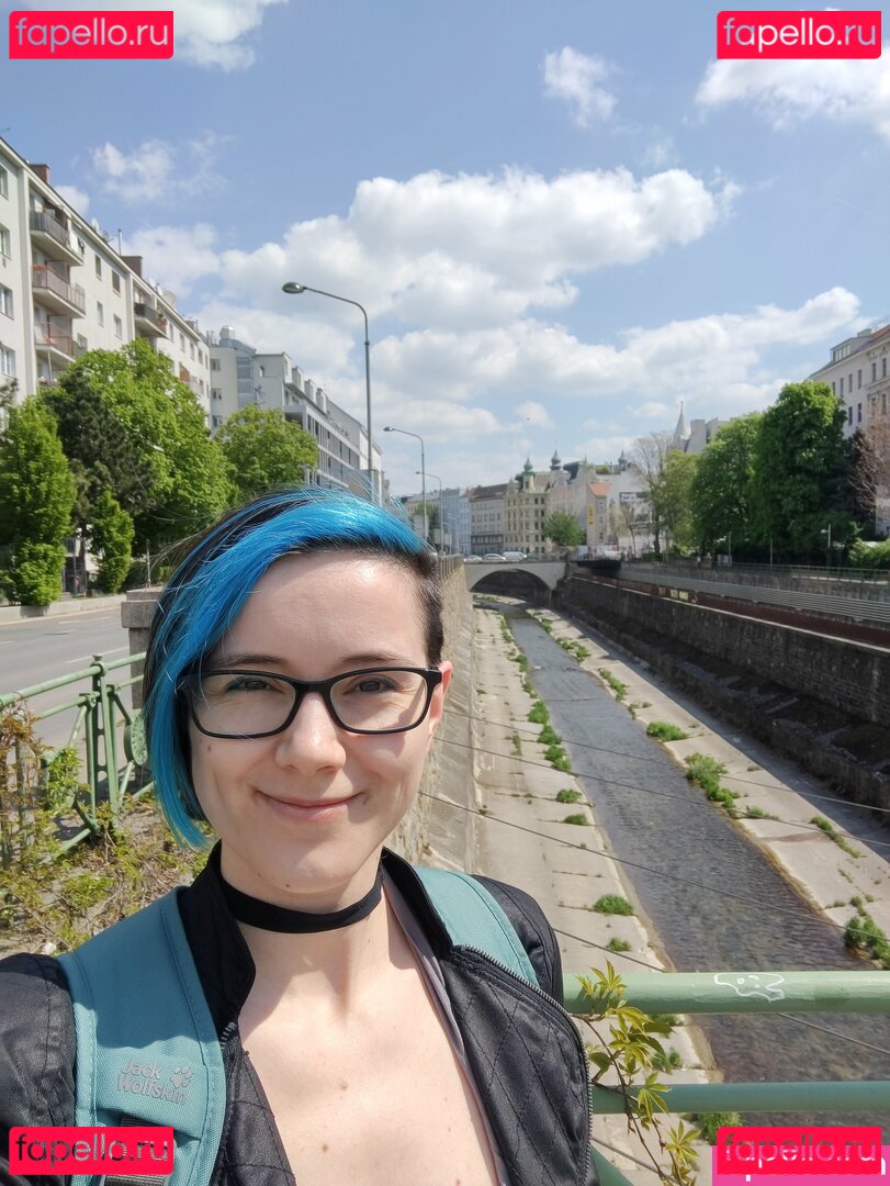 2DKiri Onlyfans Photo Gallery 