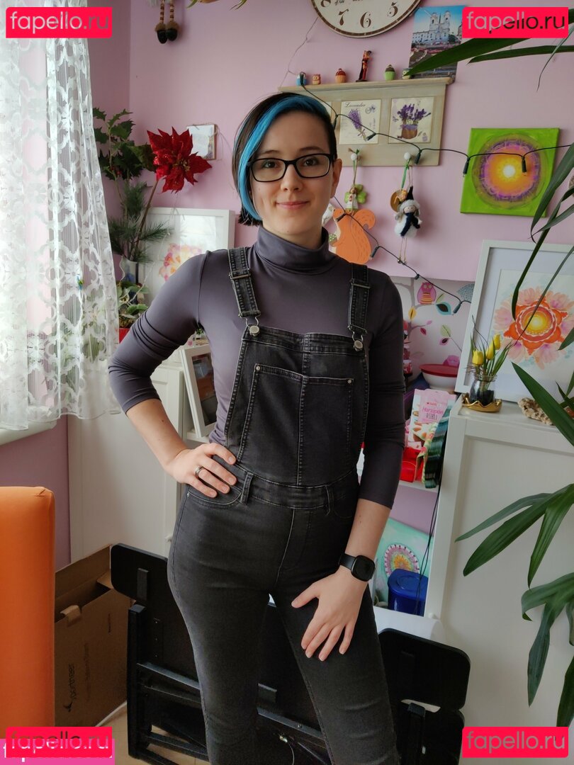 2DKiri Onlyfans Photo Gallery 