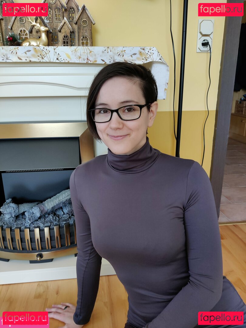 2DKiri Onlyfans Photo Gallery 