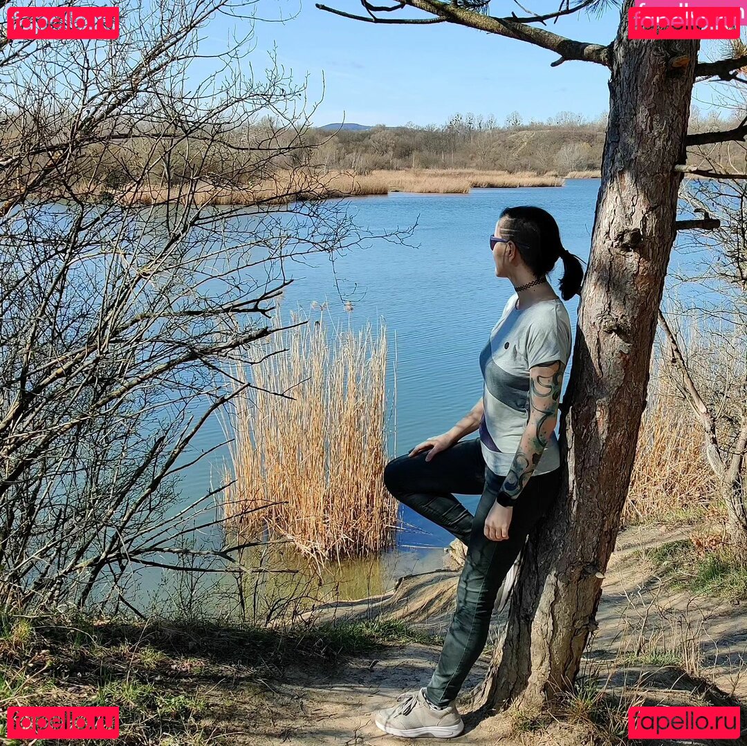 2DKiri Onlyfans Photo Gallery 