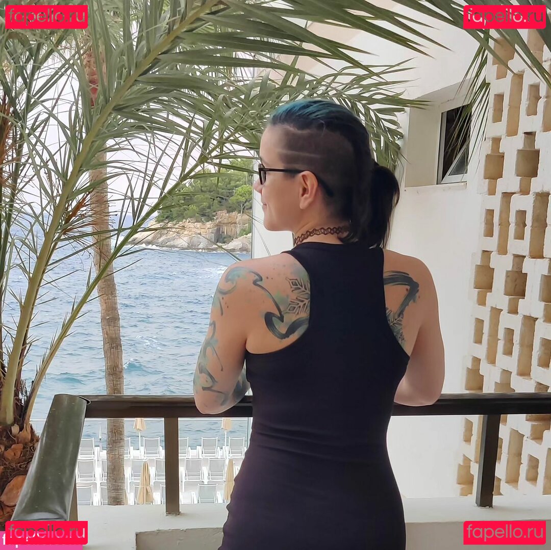 2DKiri Onlyfans Photo Gallery 