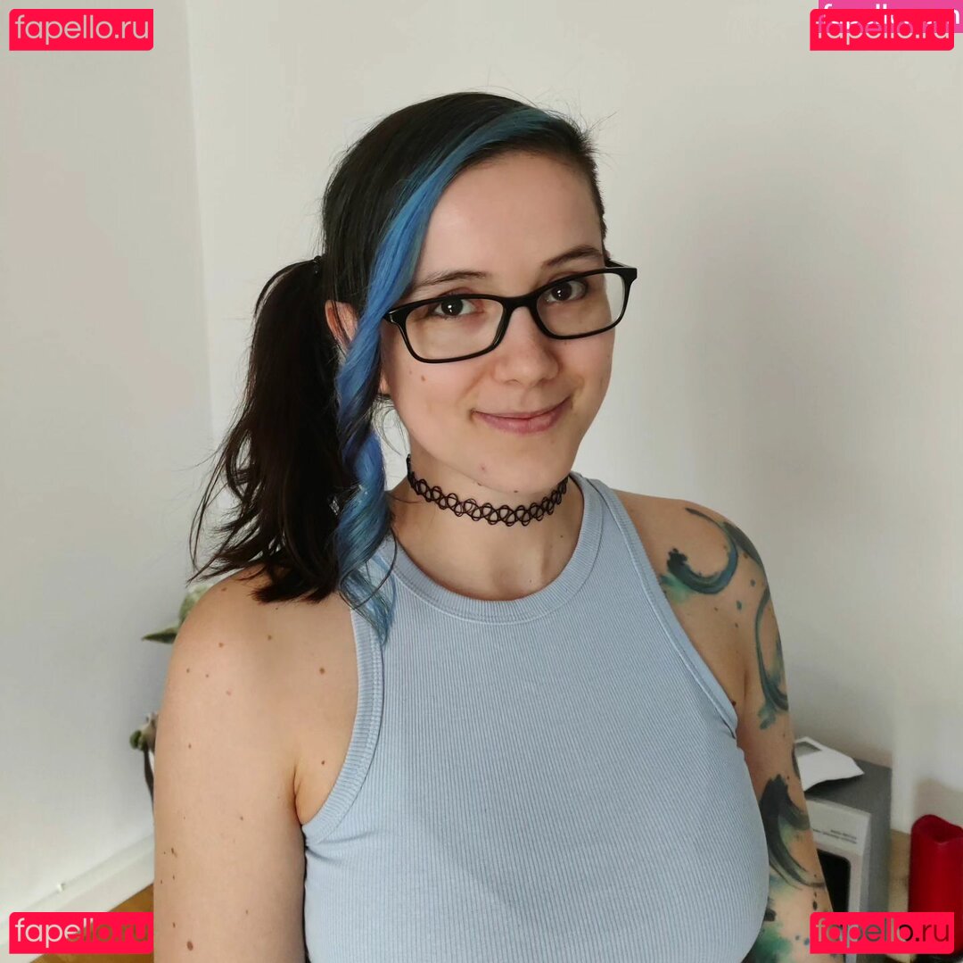 2DKiri Onlyfans Photo Gallery 